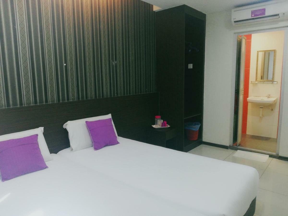 Remember Hotel Bukit Gambir Exterior photo